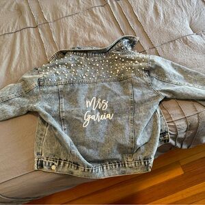 MRS GARCIA pearl jean jacket. Like new. Size L